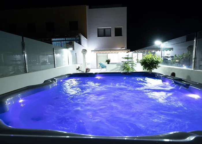 Tita كوراليهو